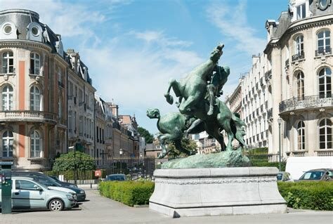 Ce mardi 05/01/21 – à Bruxelles, une délégation du GANG DES VIEUX EN COLÈRE boira le champagne !